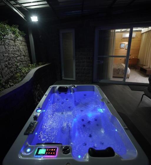 جناح, Kasauli Hills Resort