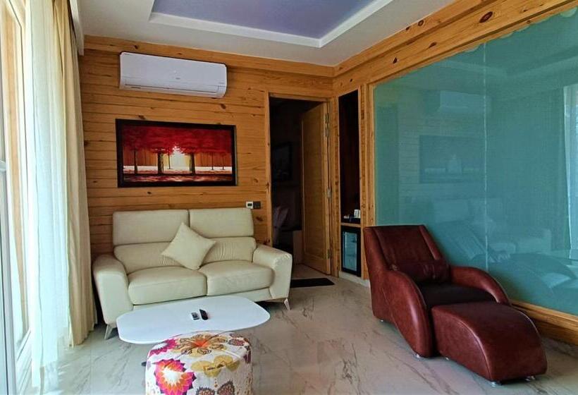 جناح, Kasauli Hills Resort