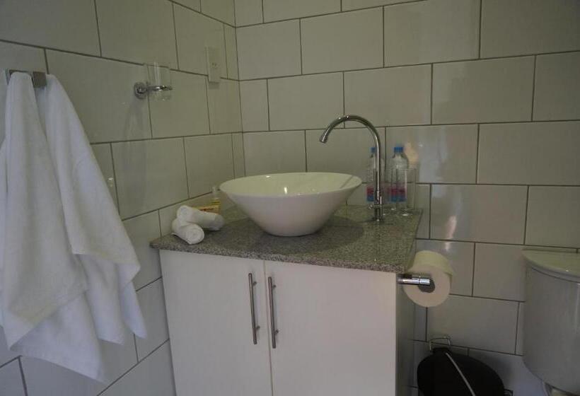 Люкс Вид на Бассейн, Malinawon Resort 馬莉吶灣度假中心