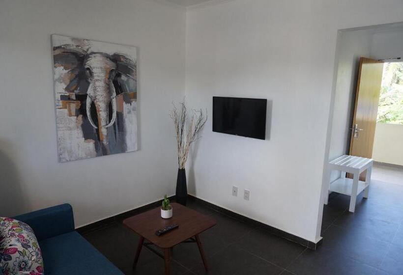 Люкс Вид на Бассейн, Malinawon Resort 馬莉吶灣度假中心