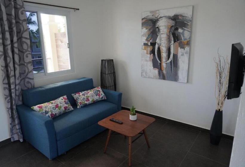 Люкс Вид на Бассейн, Malinawon Resort 馬莉吶灣度假中心