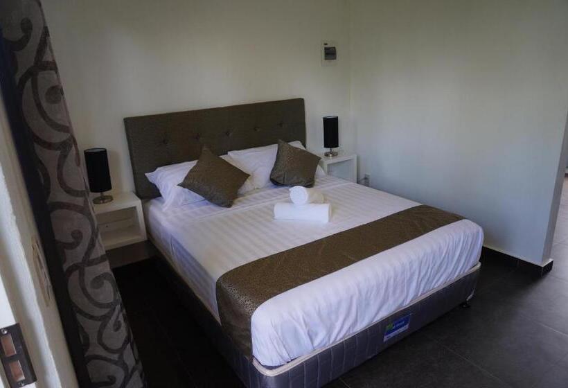 Люкс Вид на Бассейн, Malinawon Resort 馬莉吶灣度假中心