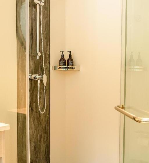 Perhehuone, 昊丽贵阳喷水池地铁站酒店