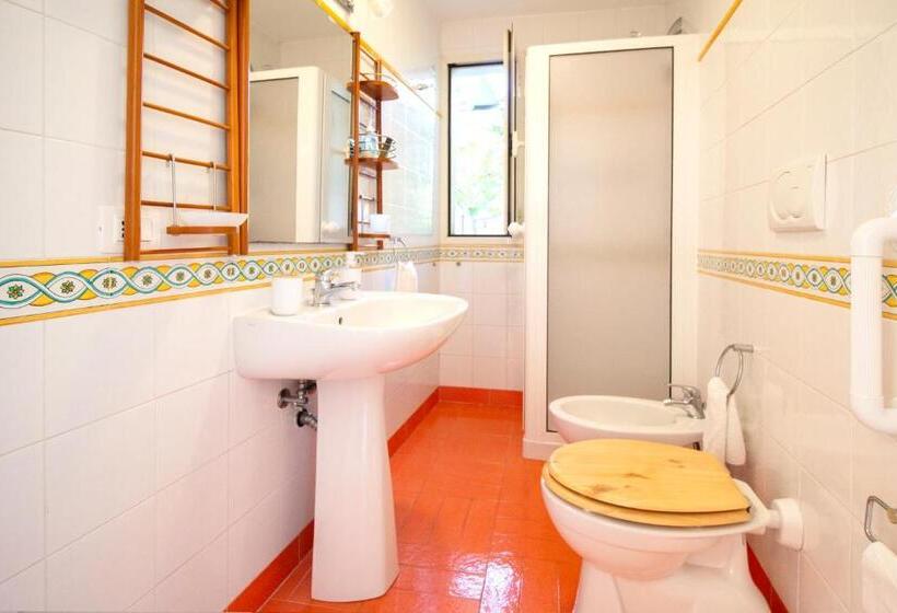 Семейный Номер, La Casa Del Sole   Beachfront B&b   Anzio