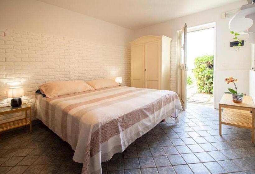 Семейный Номер, La Casa Del Sole   Beachfront B&b   Anzio