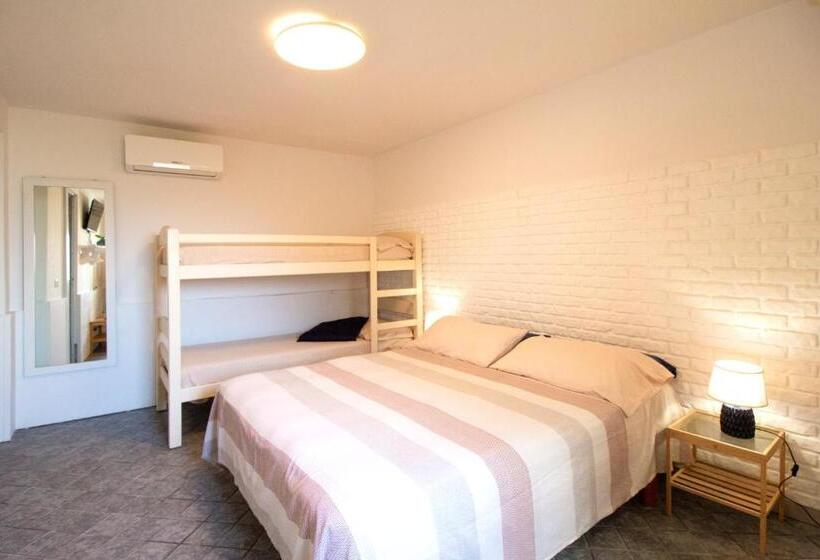 חדר משפחתי, La Casa Del Sole Beachfront B&b Anzio