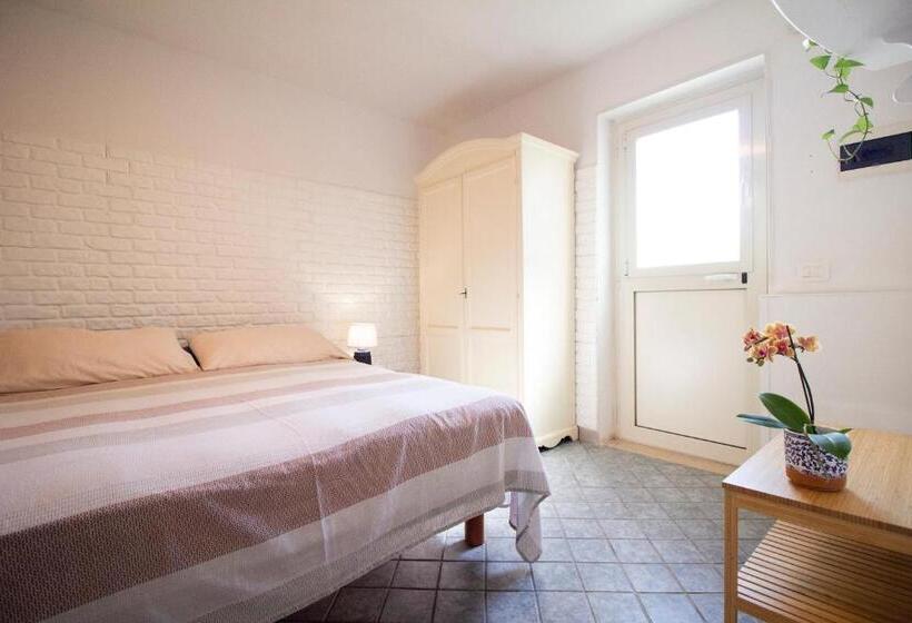 Семейный Номер, La Casa Del Sole   Beachfront B&b   Anzio