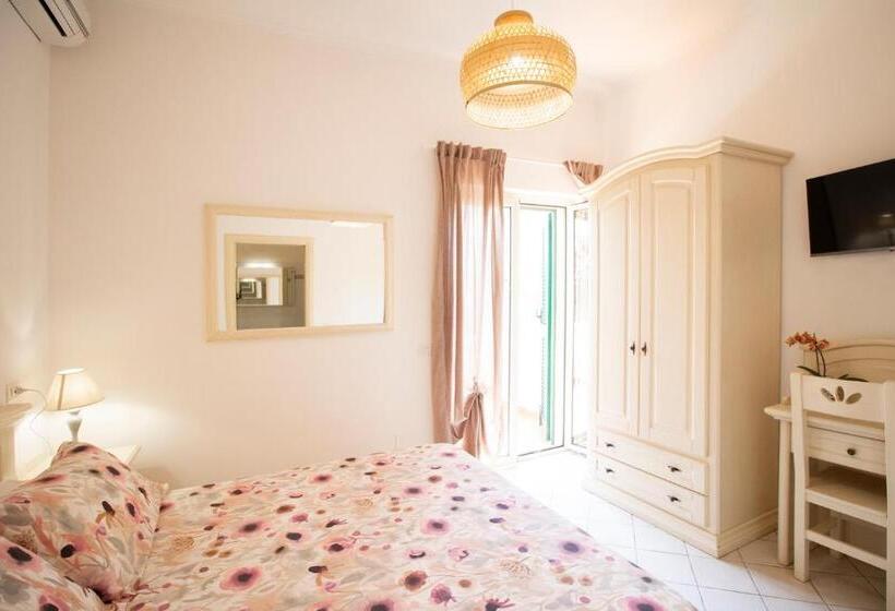 חדר סטנדרט נוף לים עם מרפסת, La Casa Del Sole Beachfront B&b Anzio