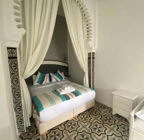 اتاق استاندارد چهار تخته, Dar Al Khatib