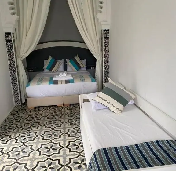 اتاق استاندارد چهار تخته, Dar Al Khatib