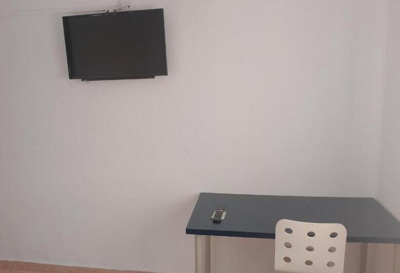 اتاق استاندارد با سرویس بهداشتی مشترک, Pensión El álamo