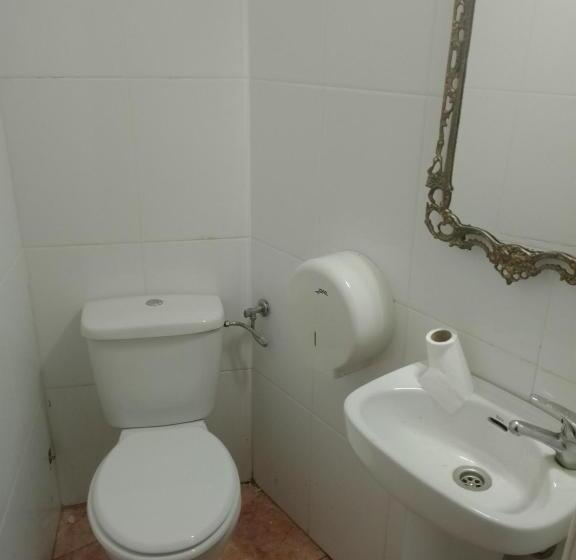 اتاق استاندارد با سرویس بهداشتی مشترک, Pensión El álamo