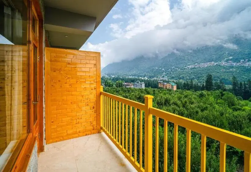 Vuode Makuusalissa, The Hosteller Old Manali, Manu Temple