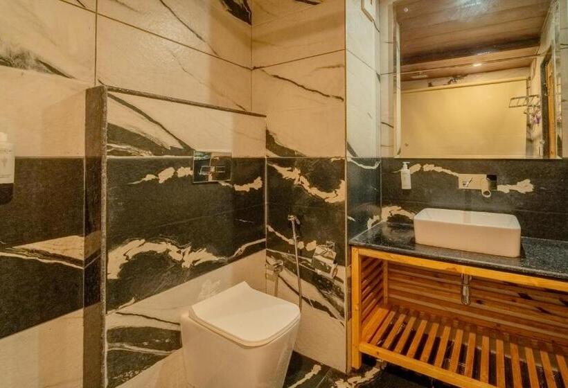 تختخواب در اتاق مشترک, The Hosteller Old Manali, Manu Temple