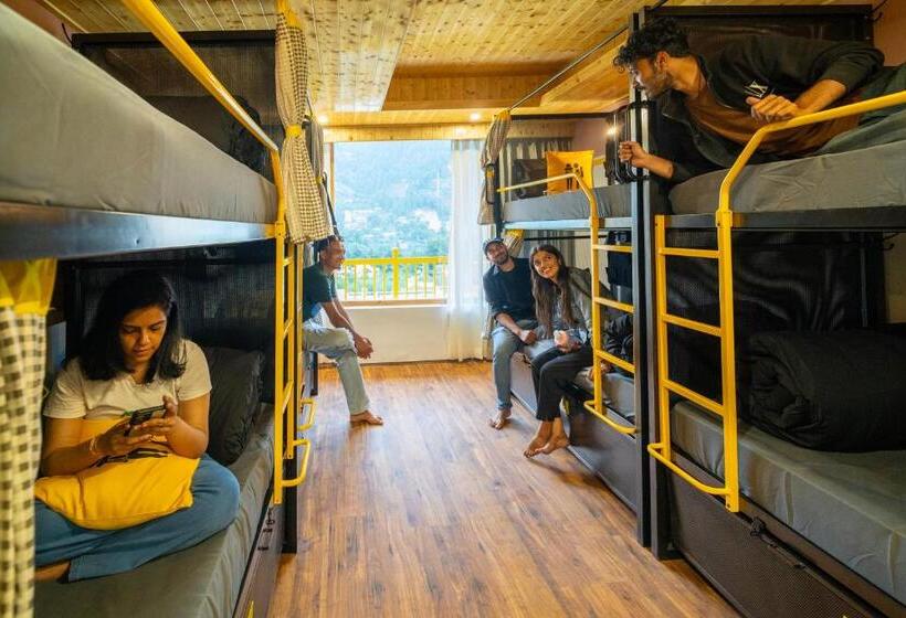 تختخواب در اتاق مشترک, The Hosteller Old Manali, Manu Temple