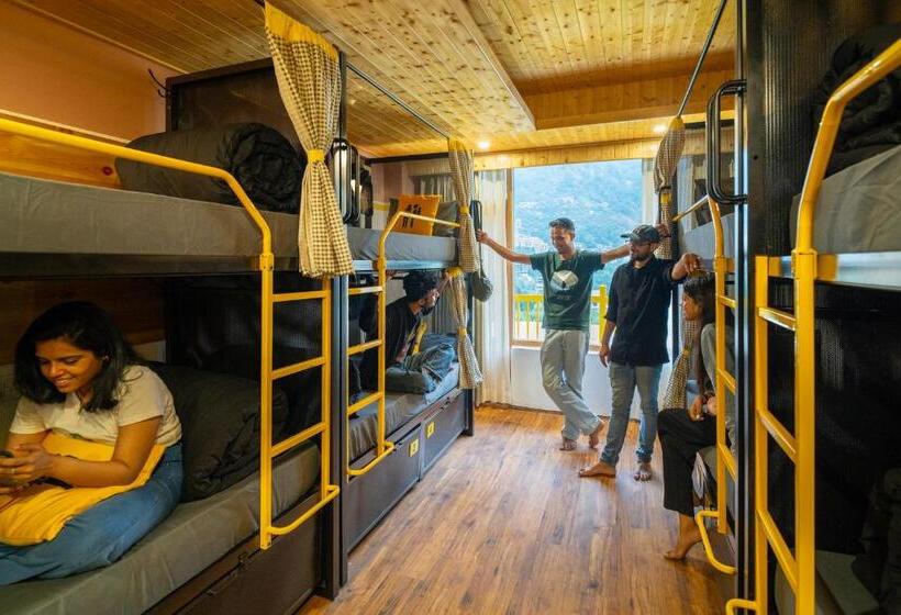 تختخواب در اتاق مشترک, The Hosteller Old Manali, Manu Temple