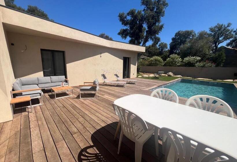 标准间带游泳池, A Felicità