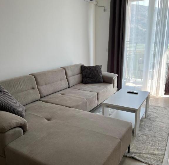 آپارتمان 1 خوابه با چشم‌انداز باغ, Eda Apartment