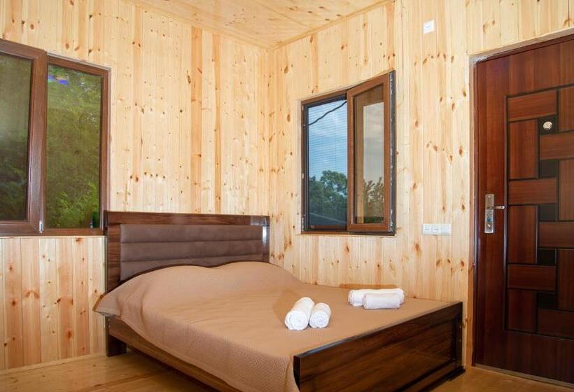 اتاق لوکس با بالکن, Gordela