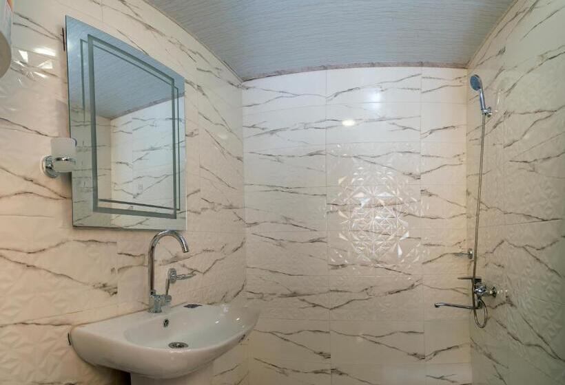 اتاق خانوادگی با چشم‌انداز کوه, Gordela