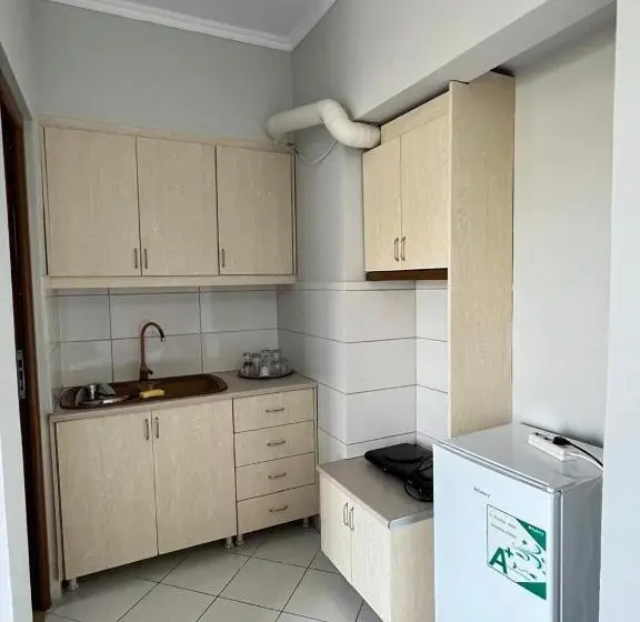 اتاق خانوادگی, Dimas Apartments