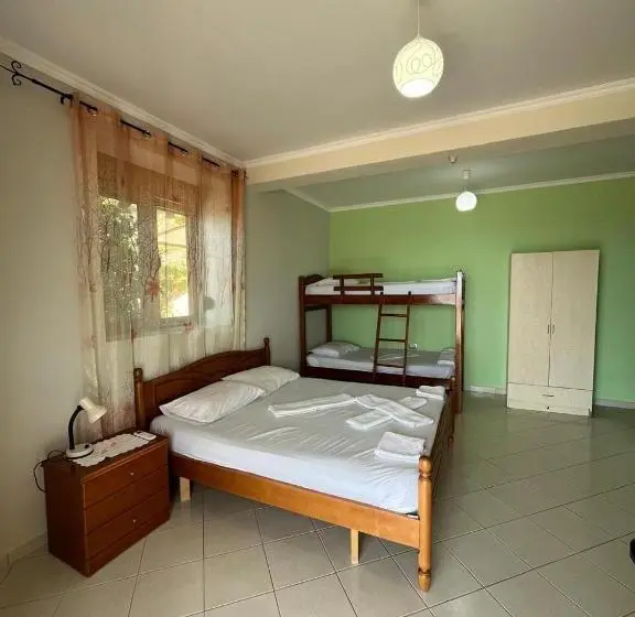 اتاق خانوادگی با چشم‌انداز دریا, Dimas Apartments