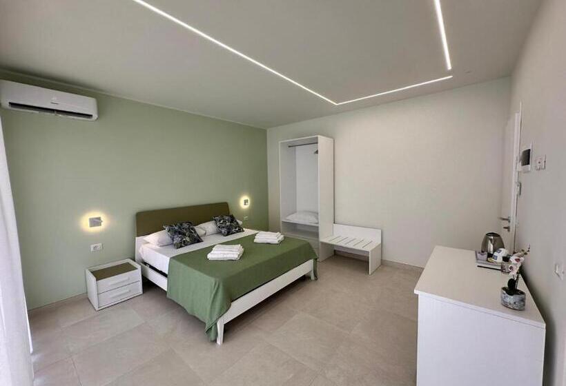 Camera Deluxe, Pasitea Tropea