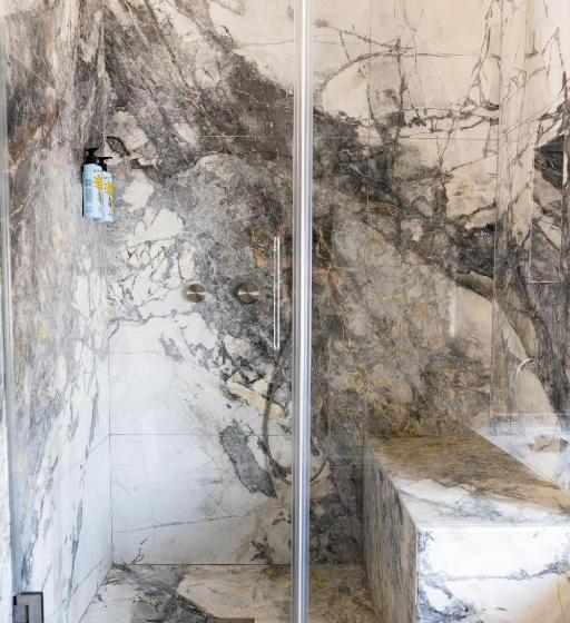 اتاق سوپریور, Maqqua