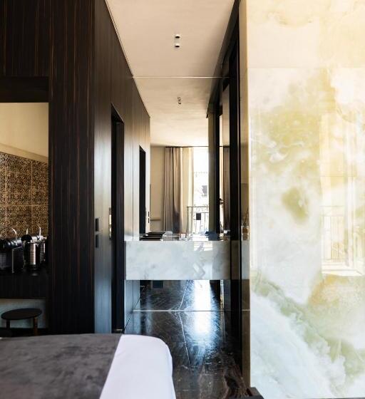 اتاق سوپریور, Maqqua