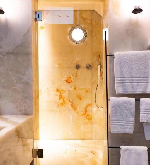 اتاق سوپریور, Maqqua