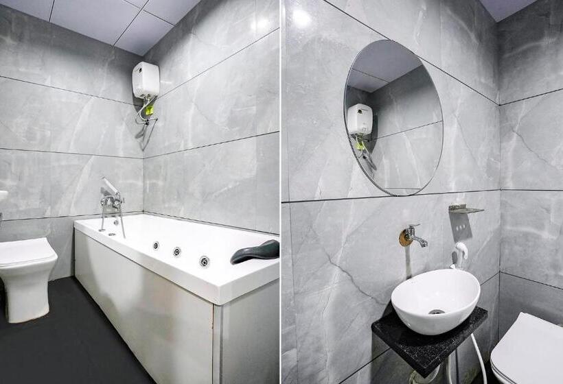 デラックスルーム, Fabhotel Luxurious Inn Nr Galaxy Circle