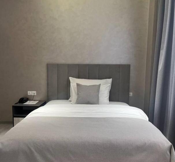 اتاق استاندارد, Kiropol Airport