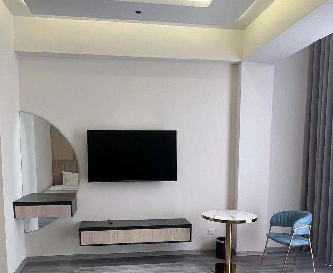 اتاق سوپریور با چشم‌انداز شهر, Kiropol Airport