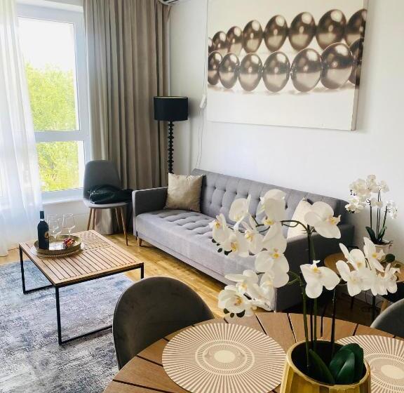 Апартаменты 1 Спальня Вид на Сад, Muha Apart