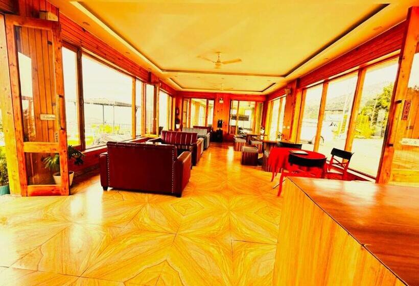 חדר סטנדרט עם מרפסת, The Grand Edge Retreat   Luxury In The Clouds