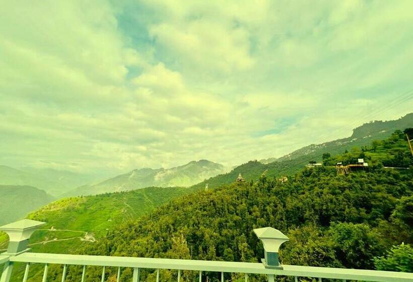 חדר סטנדרט לשלושה עם מרפסת, The Grand Edge Retreat   Luxury In The Clouds