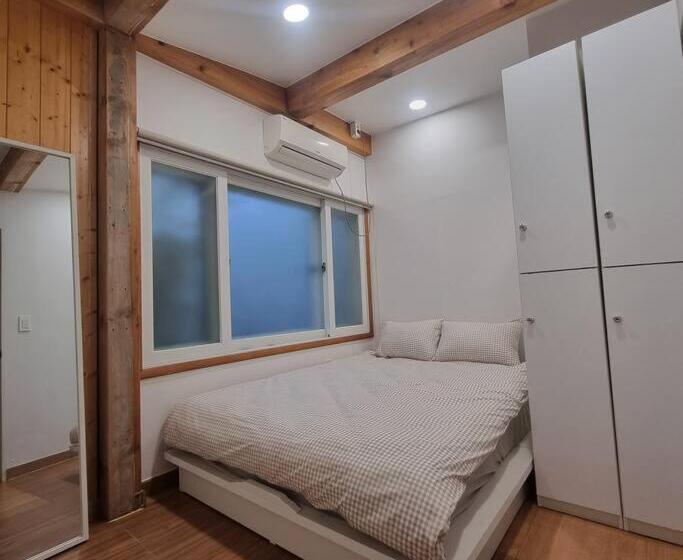 Quarto Familiar, Namsan Terrace