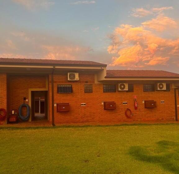 جناح, Status Motel