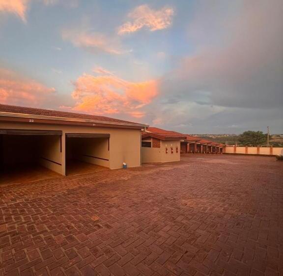 جناح, Status Motel