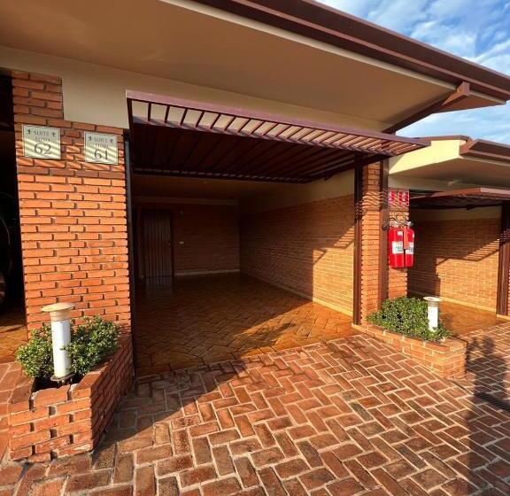 جناح, Status Motel