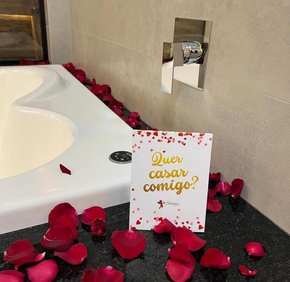 جناح مزود بجاكوزى, Status Motel