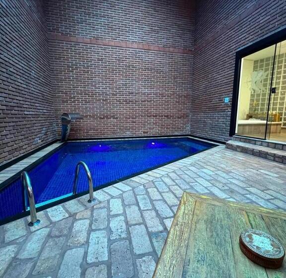 جناح رئاسى, Status Motel