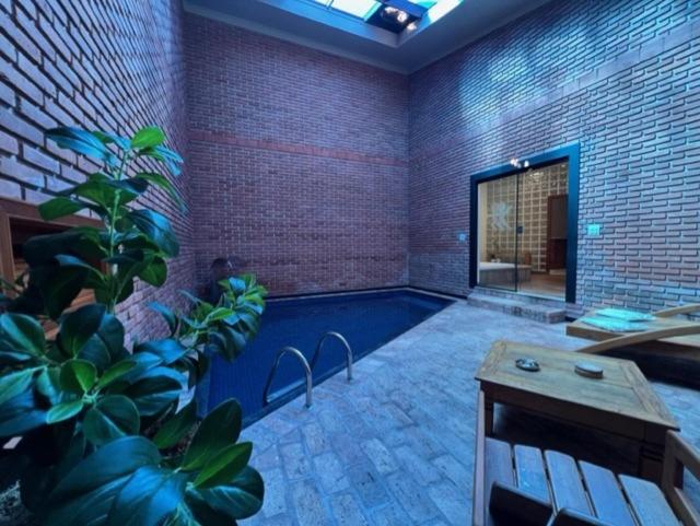 جناح رئاسى, Status Motel