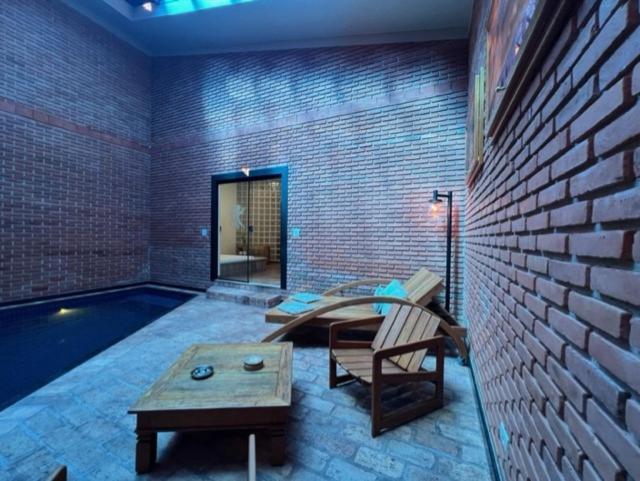 جناح رئاسى, Status Motel