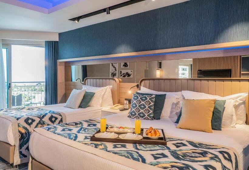 اتاق لوکس با چشمانداز دریا, Royal Wings