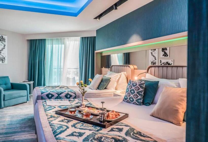 اتاق لوکس با چشمانداز دریا, Royal Wings