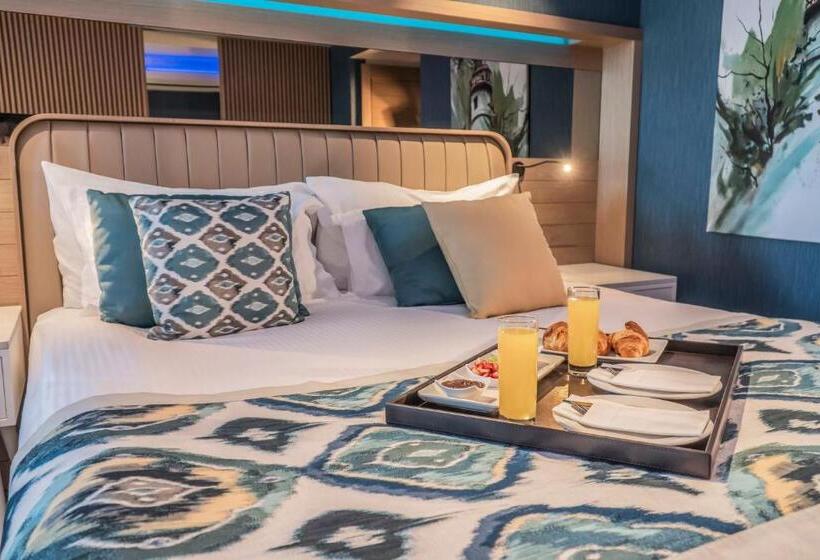 سوییت جونیور با چشمانداز دریا, Royal Wings