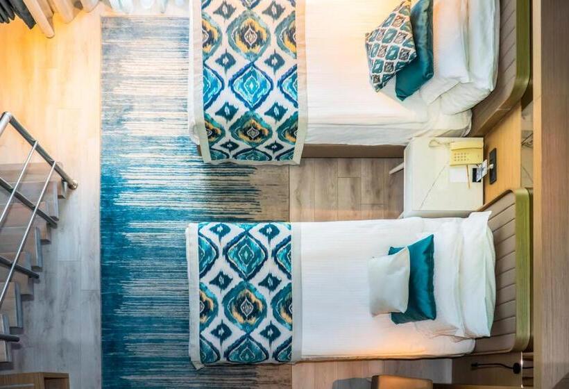 اتاق خانوادگی با چشمانداز دریا, Royal Wings