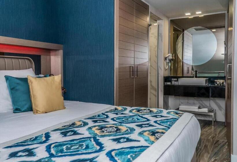 اتاق لوکس با چشمانداز دریا, Royal Wings