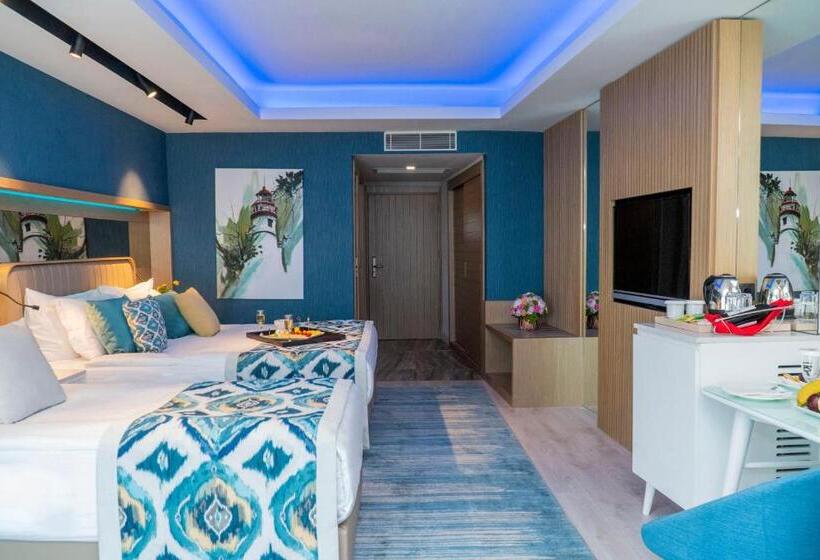 اتاق لوکس با چشمانداز دریا, Royal Wings